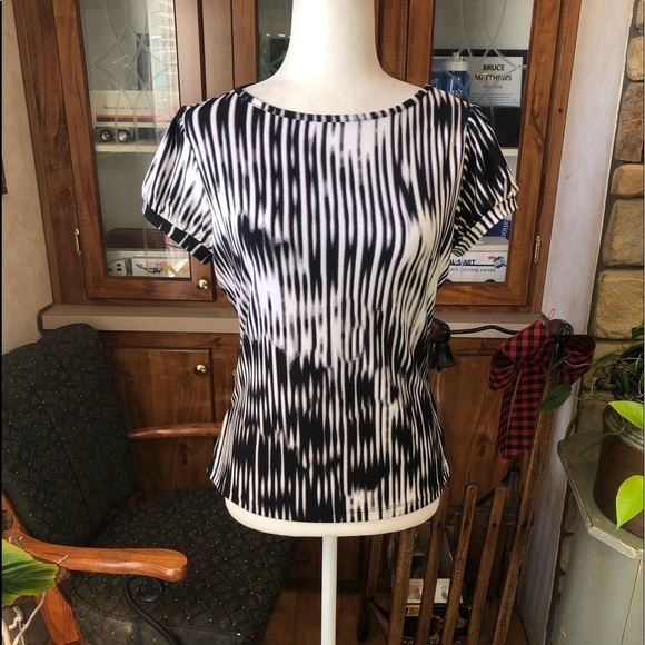 Worthington Tops - Worthington petite stretch size PM black & white small puff sleep looks new